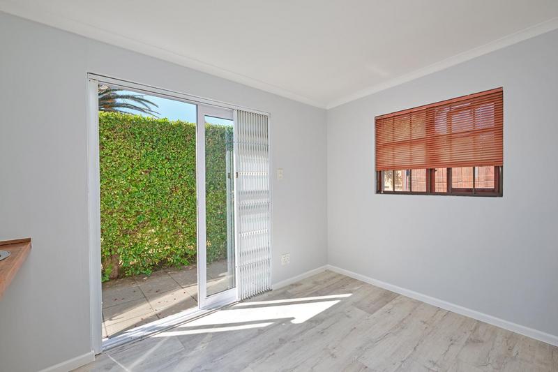 6 Bedroom Property for Sale in Fish Hoek Western Cape